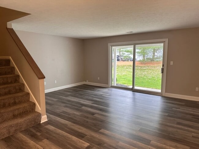 Building Photo - Newly Remodeled 2 Bedroom, 2.5 Bath Condo ...