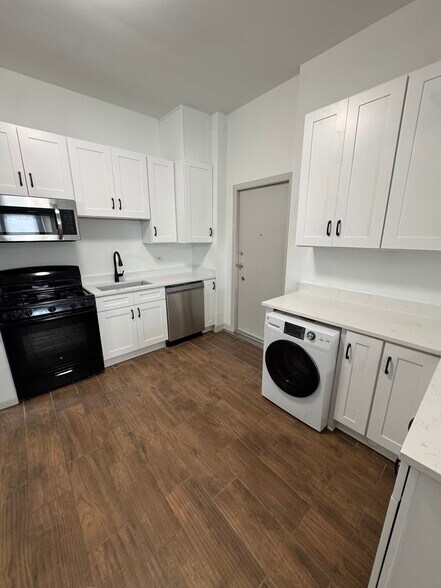 Building Photo - 2814 N Racine Ave