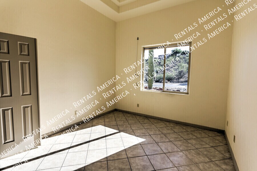 Building Photo - 5032 N Valley Shadows Pl