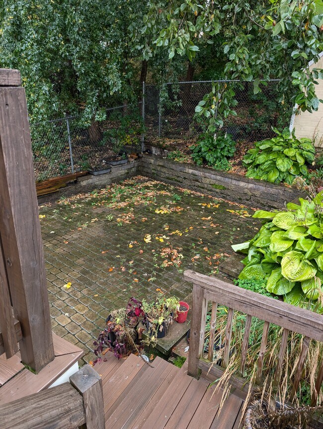 Building Photo - 121 Franklin St