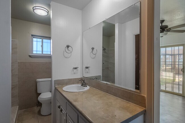 Building Photo - Adobe beauty in New Mexico South County Valley