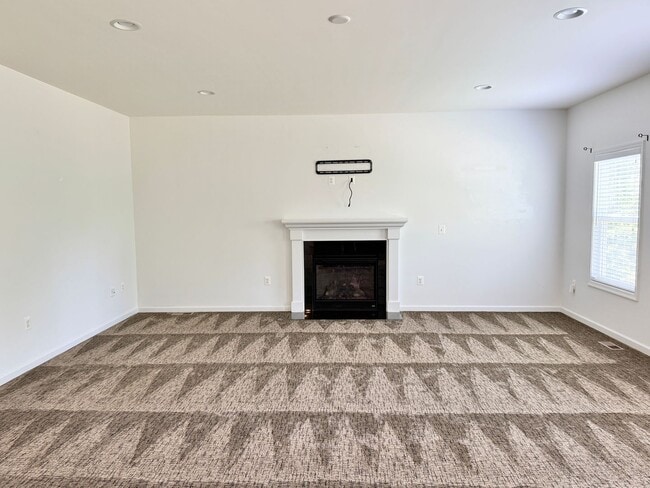 Building Photo - CLOSE TO BROOKE POINT VRE - LARGE ACREAGE HOME - STAFFORD- BASEMENT KITCHENETTE