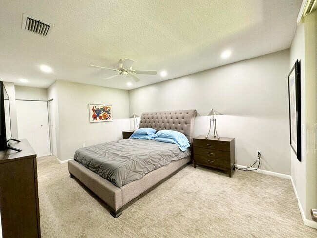Building Photo - 5135 Floria Dr