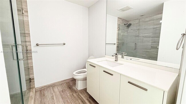 Building Photo - 1300 Brickell Bay Dr