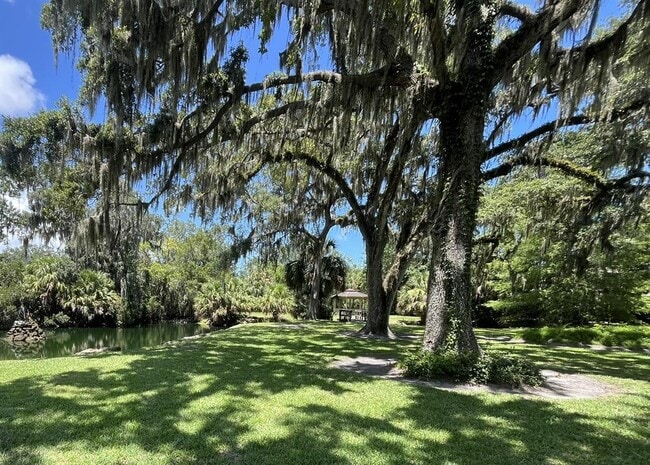 Building Photo - 308 Palm Coast Pkwy NE