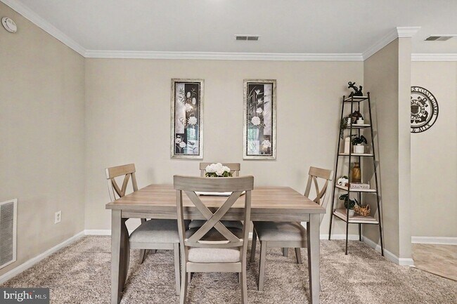 Building Photo - 300G Tall Pines Ct