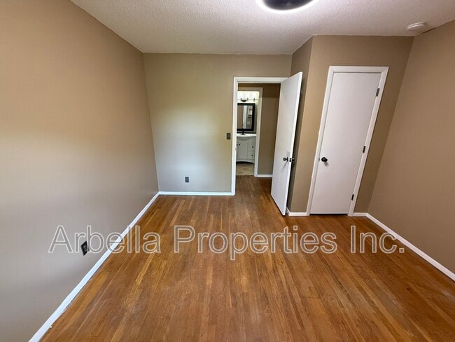 Building Photo - 2708 Granbrook Dr