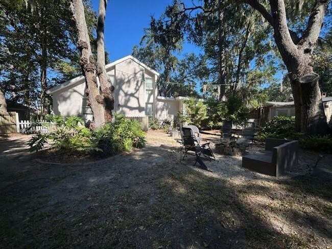 Building Photo - 231 Menendez Ave
