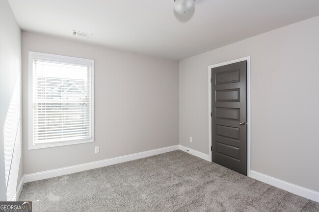 Building Photo - 717 Overlook Gln Dr