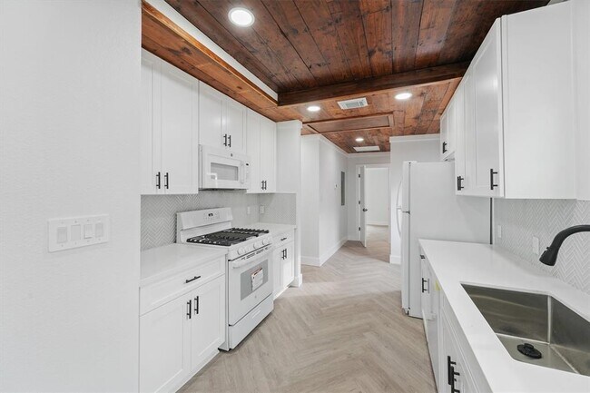 Building Photo - 5123 Avenue L