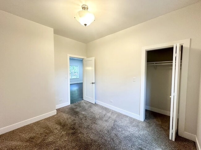 Building Photo - 2959 N Hamlin Ave