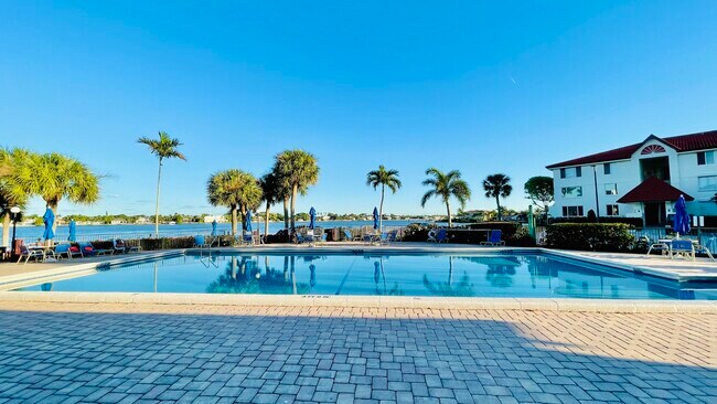 Building Photo - 107 Half Moon Cir