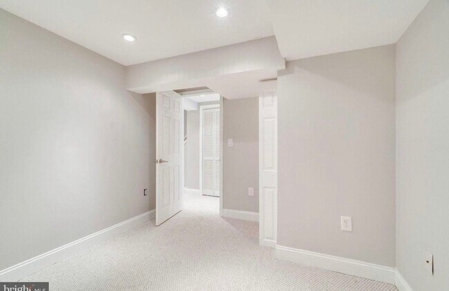 Building Photo - 6430 Gildar St