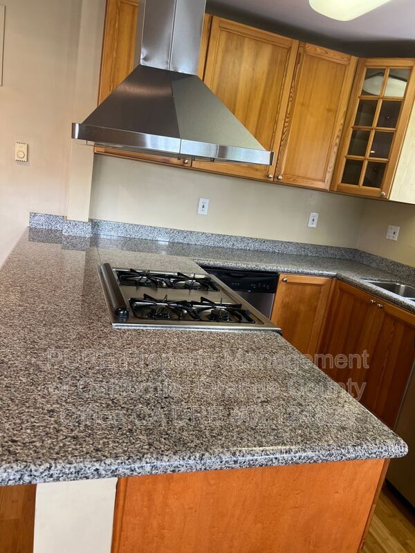 Building Photo - 1930 N Vermont Ave