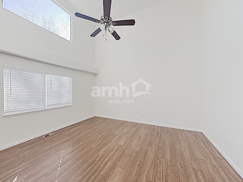 Building Photo - 11384 Kenton St