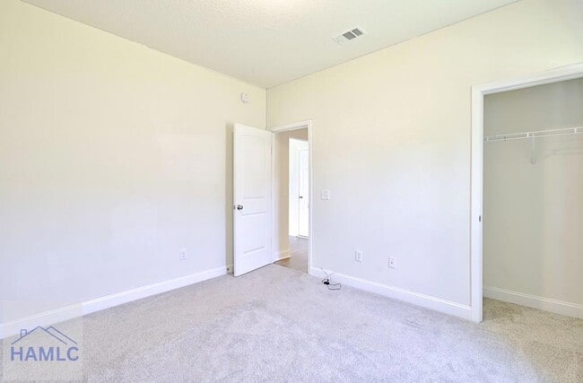 Building Photo - 991 Meloney Dr