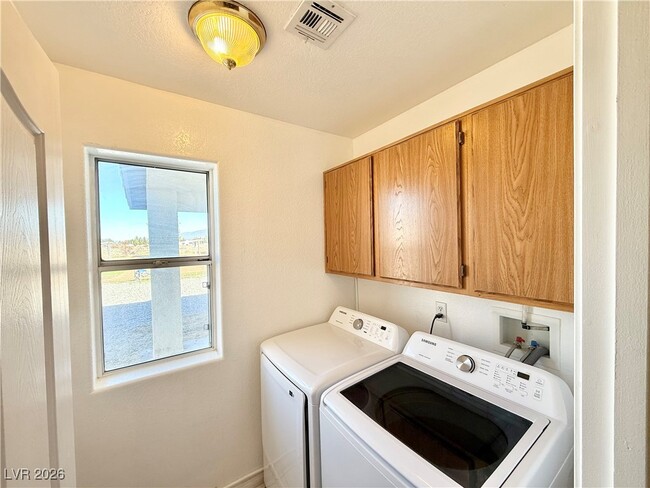 Building Photo - 1230 W Iguana St