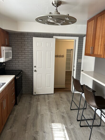 Kitchen - 3992 College Ave