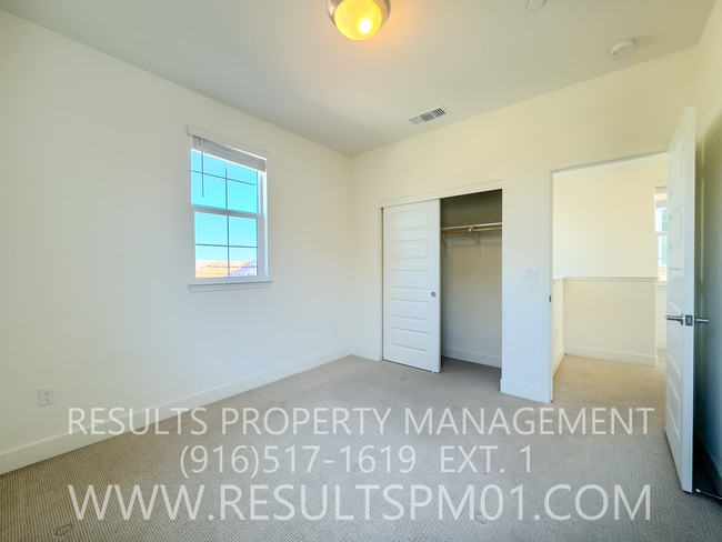 Building Photo - Antelope 3 Bed 2.5  Bath Beauty