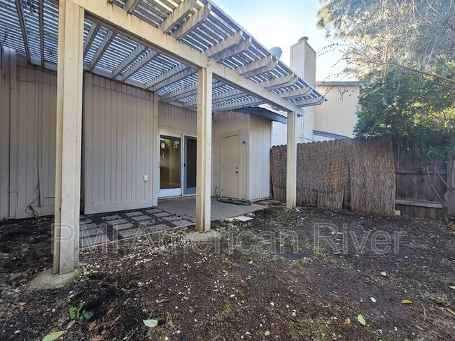 Building Photo - 1117 Bell St