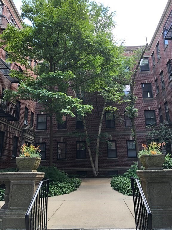 Building Photo - 43 Linnaean St