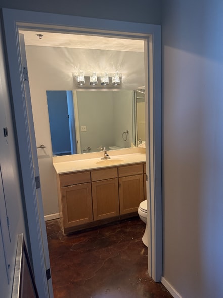 Building Photo - 200 Main St