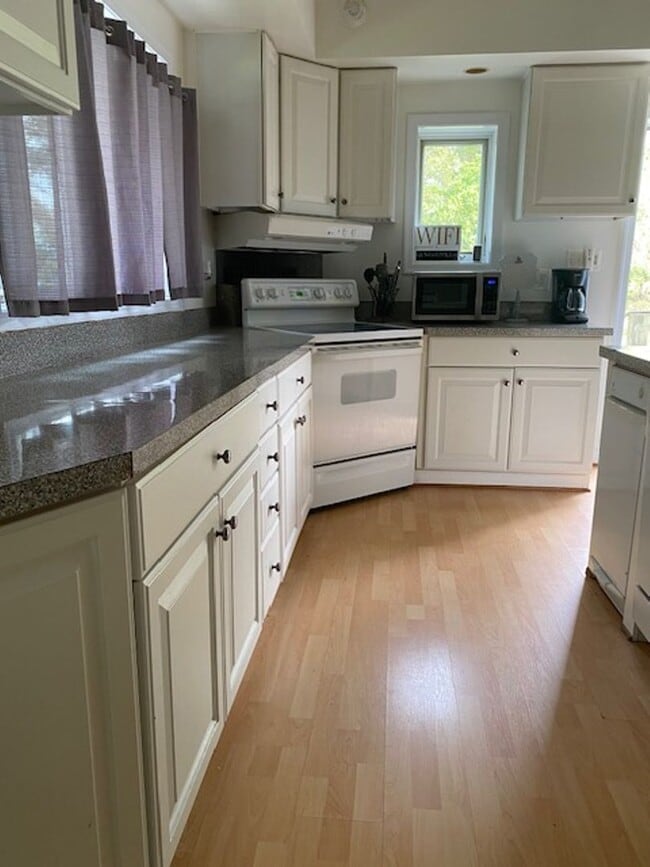 Building Photo - Riverside Drive