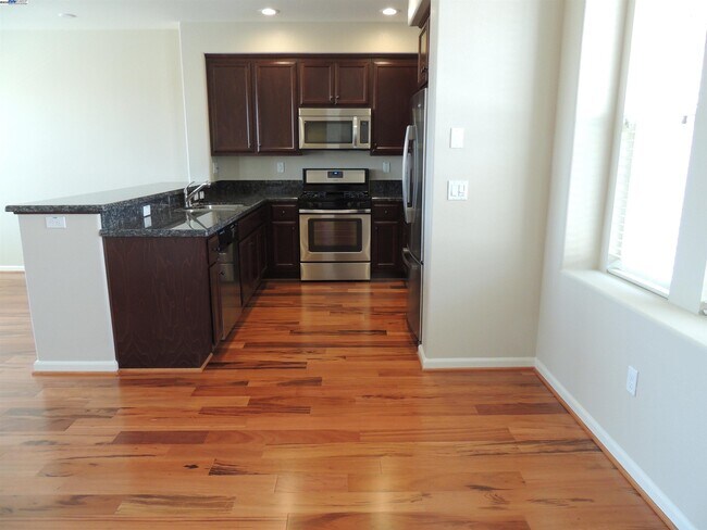 Building Photo - 118 Selby Lane