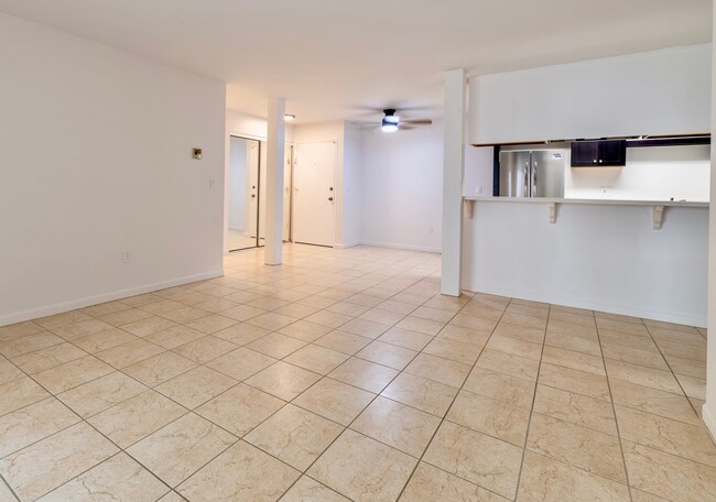 Building Photo - 6780 Friars Rd
