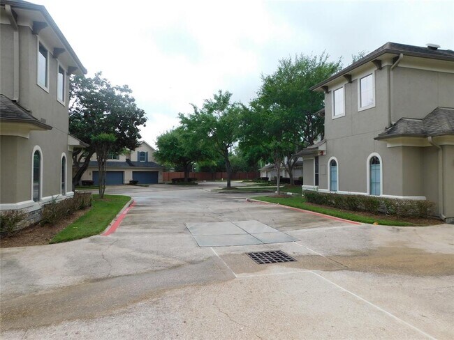 Building Photo - 4333 Lake Run Dr