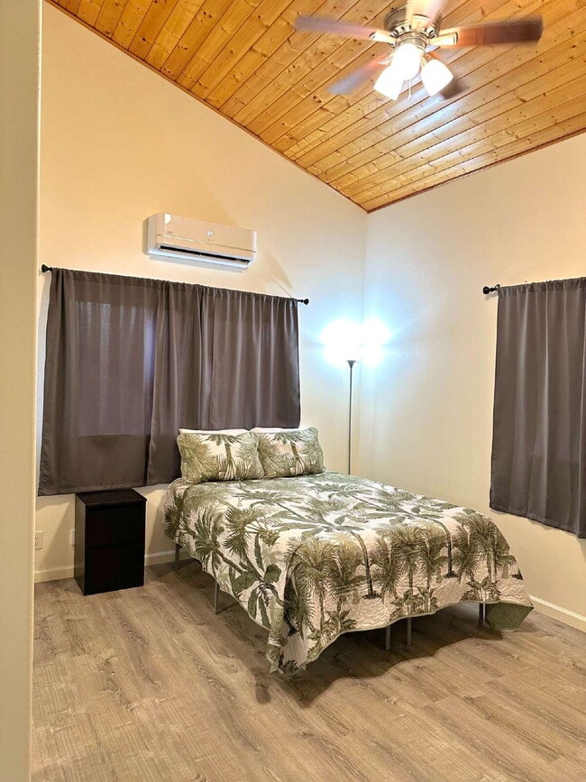 Building Photo - Available Now!  Fully Furnished 3bd/2ba ho...