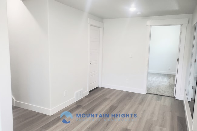 Building Photo - 3861 Spring Brook Ln