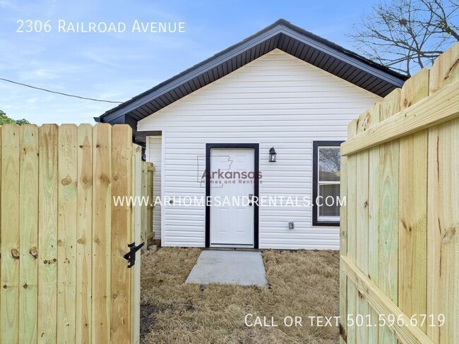 Building Photo - 2306 Railroad Ave