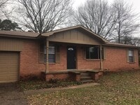 Building Photo - 3/2/1 fenced yard and pet friendly