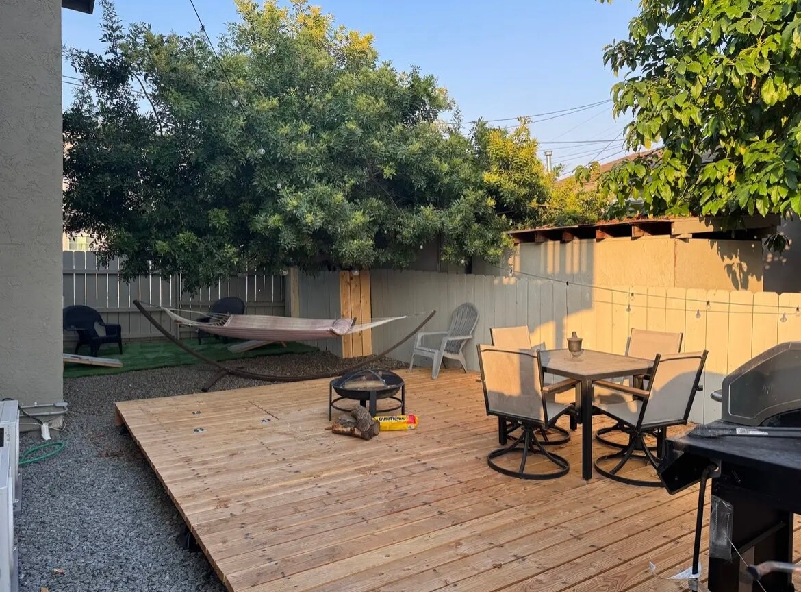 Building Photo - 6716 N Elman St