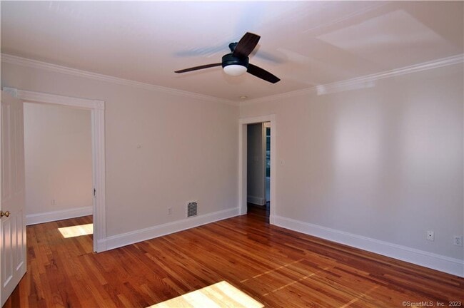 Building Photo - 11 Dolsen Pl
