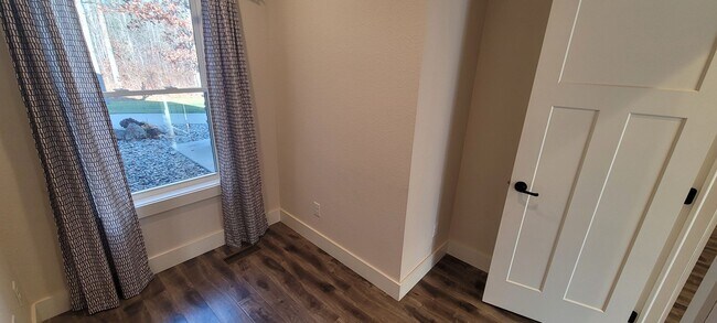 Building Photo - Three Bedroom 2.5 Bath House