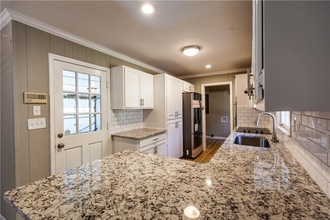 Building Photo - 2418 Sagamore Hills Dr