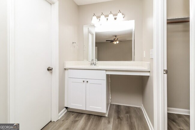Building Photo - 4795 Jamerson Forest Cir