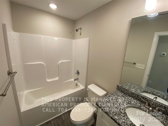 Building Photo - 1418 Ontario Dr