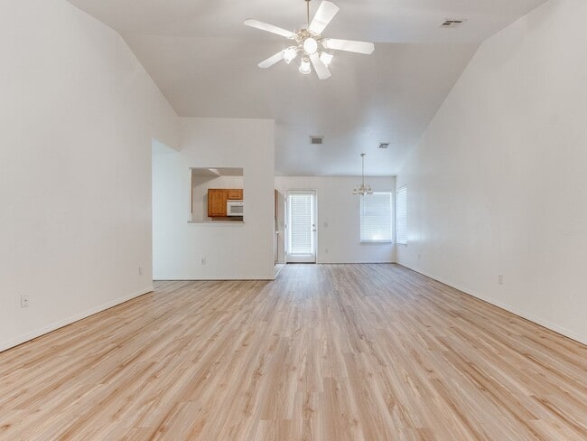 Building Photo - Charming 3 Bed, 2 Bath Home for Rent in Norman!