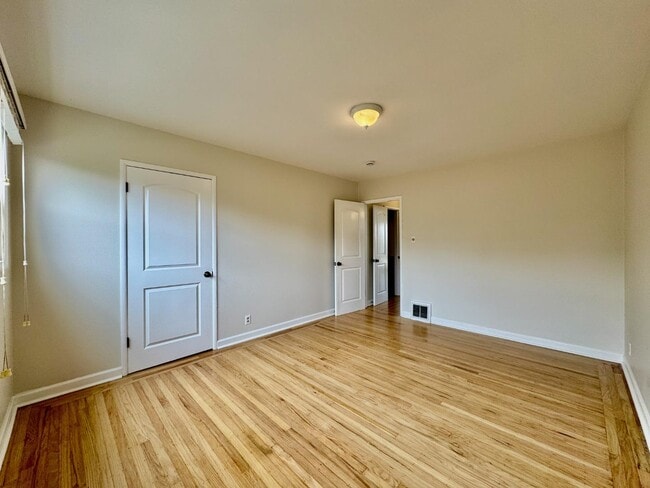 Building Photo - 31 Crestview Ave