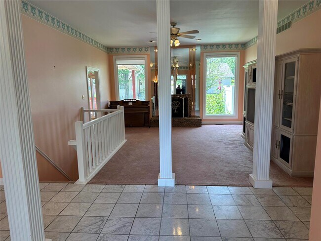 Building Photo - 4 Grayson Ridge Dr