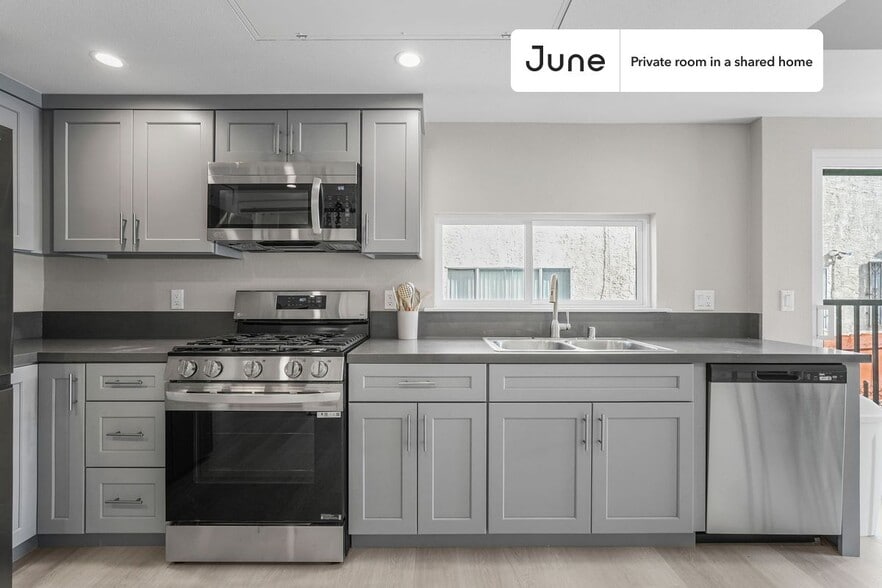 Building Photo - Room in Shared 5 bed/5 bath home in Boyle Heights