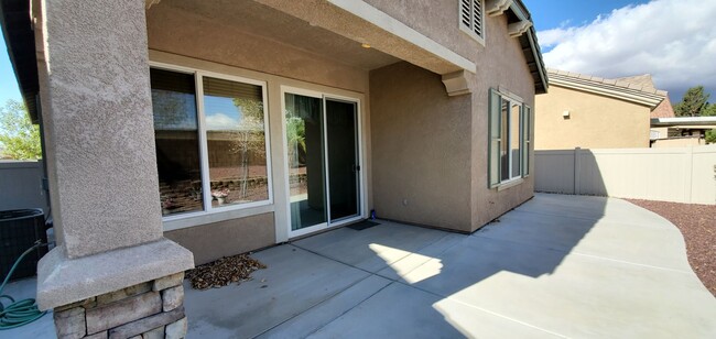 Building Photo - Apple Valley-Del Web Home, 2 Bedrooms,2 Ba...