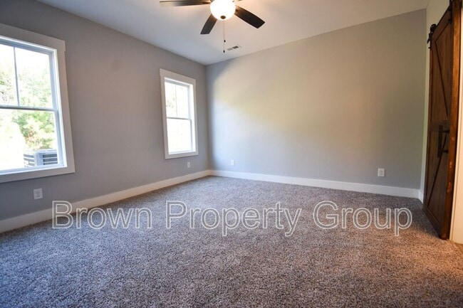 Building Photo - 3043 Candlelight Dr