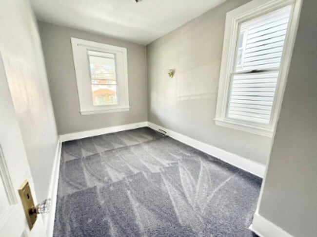 Building Photo - 419 N 4th St