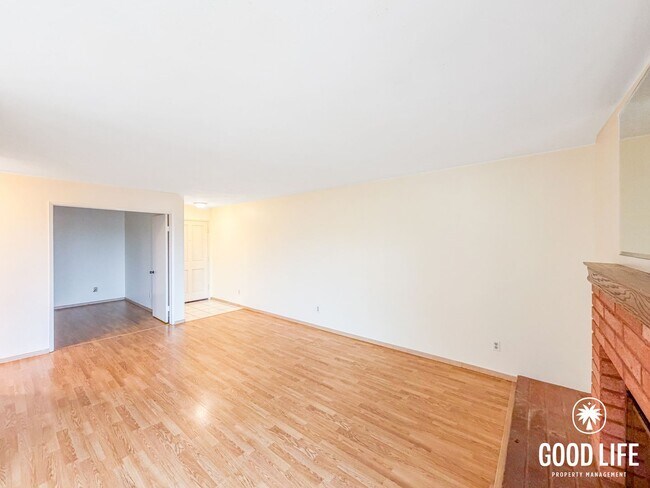 Building Photo - 2BD/1BA Condo in Clairemont with Balcony, In-Unit Laundry & Reserved Parking