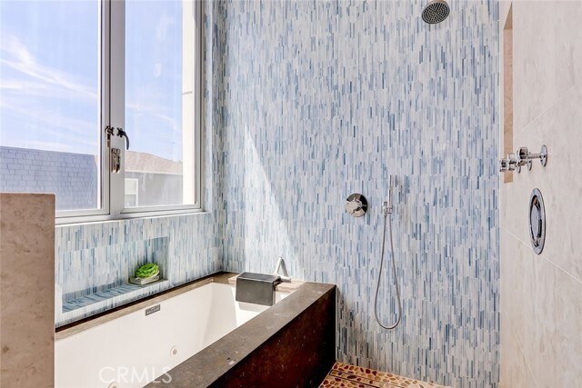 Building Photo - 3208 Ocean Dr