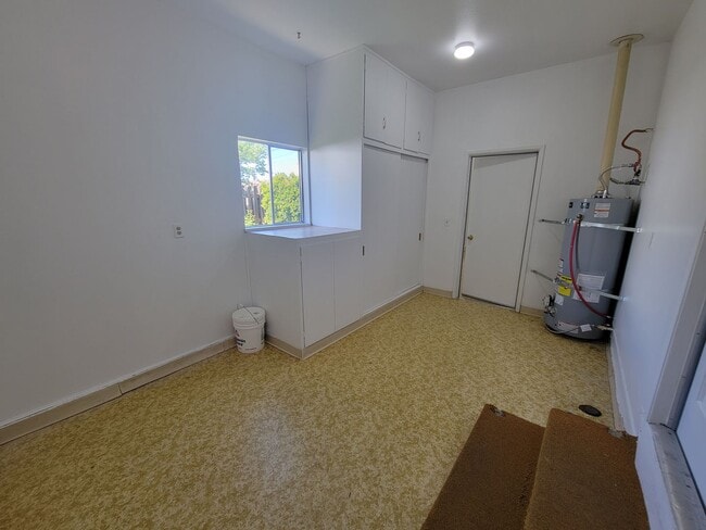 Building Photo - Spacious 3/2 Home Located in the Stanmar c...